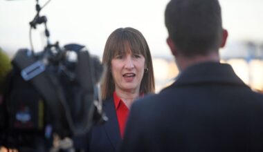 UK: Economy Shrinks 0.1% in January