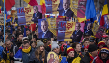 Romania protests - Romanians protest against court ruling against cancelling December presidential election