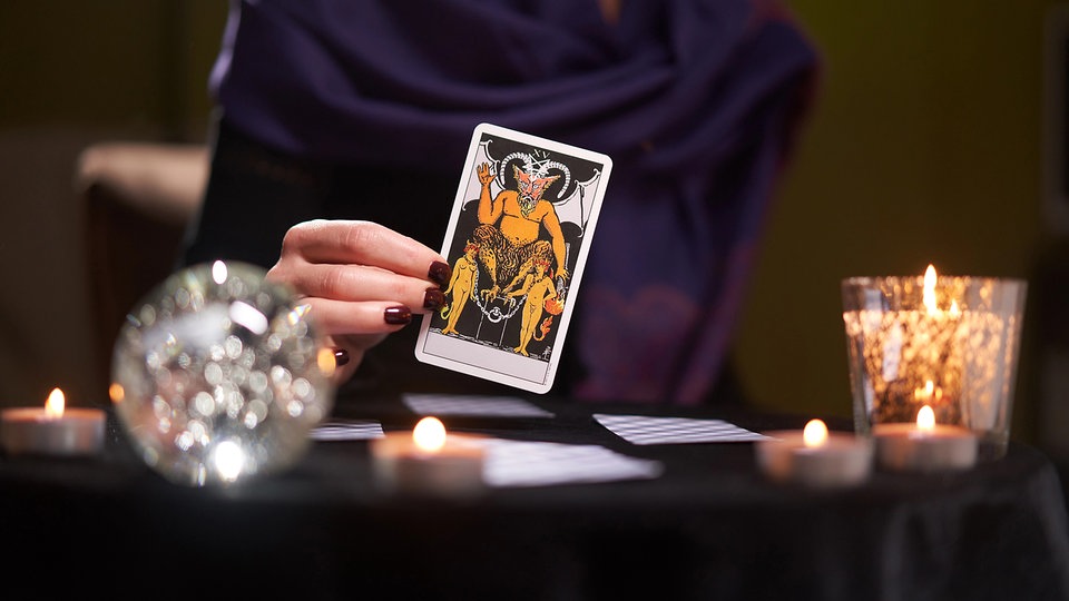 Tarot, Exorzismus und Parapsychologie: Russlands Flucht ins Irrationale