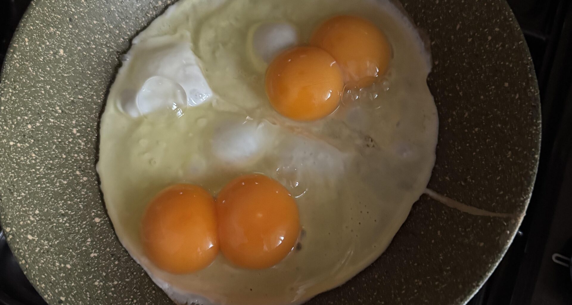 Tescos free ranges eggs trying to send me a message for my fry this morning :/