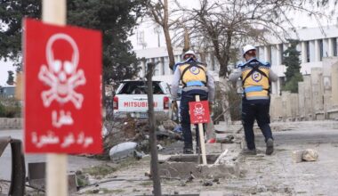 Syria Civil Defence teams place warning signs regarding the presence of war remnants - September 7, 2024 (Syria Civil Defence)