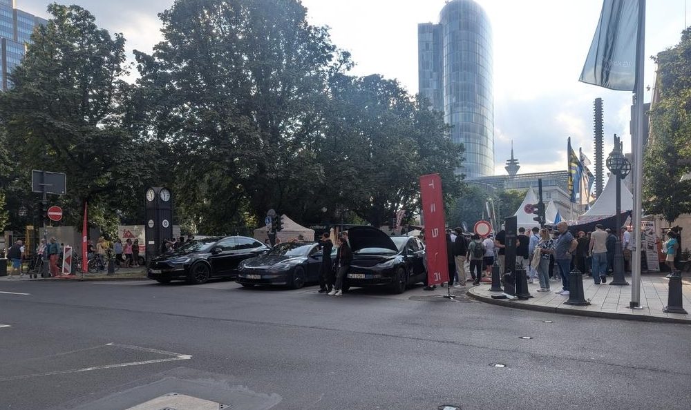 Tesla is NOT done in Germany--exact same poll debunks its own "94% won't buy Tesla" narrative