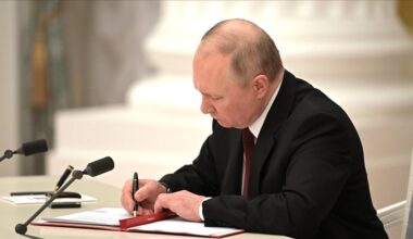 Putin signs law ratifying security guarantees treaty with Belarus
