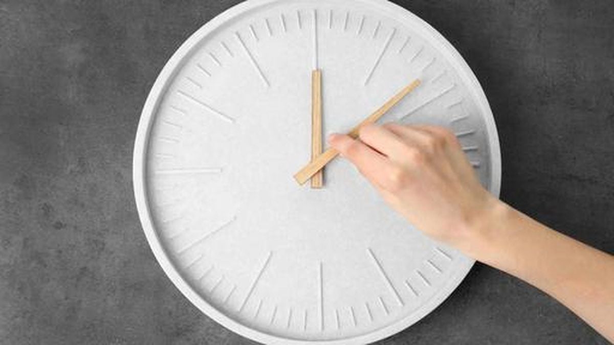 Spain Gears Up For Daylight Saving Time Change