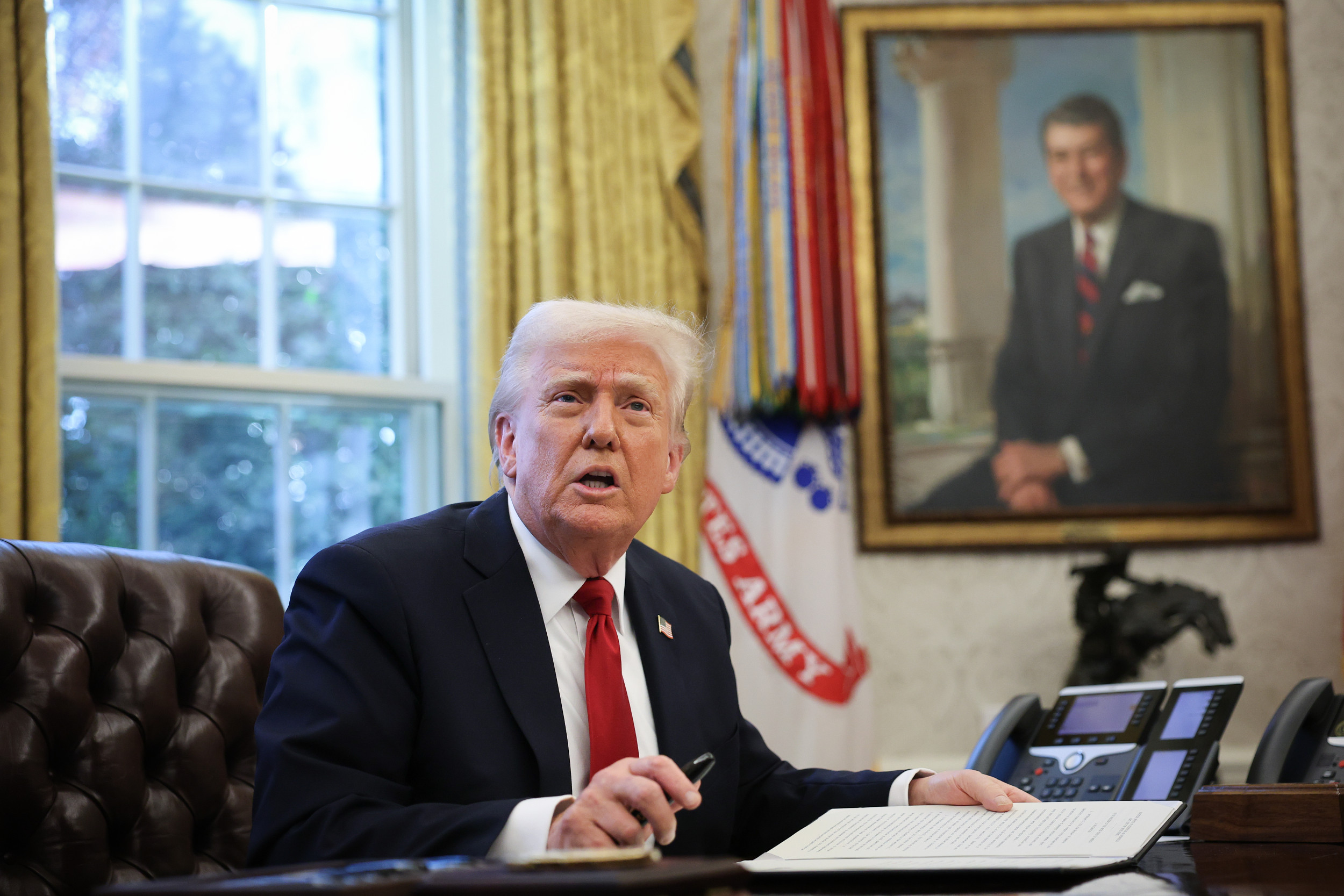 Trump in Oval