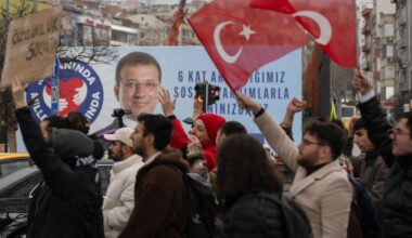 Turquie : un juge ordonne l’incarcération du maire d’Istanbul, Ekrem Imamoglu, dont l’arrestation a déclenché une vague de contestation