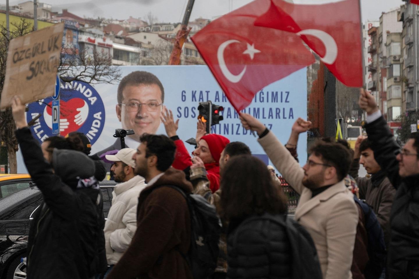 Turquie : un juge ordonne l’incarcération du maire d’Istanbul, Ekrem Imamoglu, dont l’arrestation a déclenché une vague de contestation