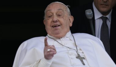 Pope Francis arrives home after hospital discharge, public appearance