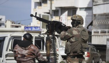 Clashes in Syria between government forces and Assad loyalists kill more than 200