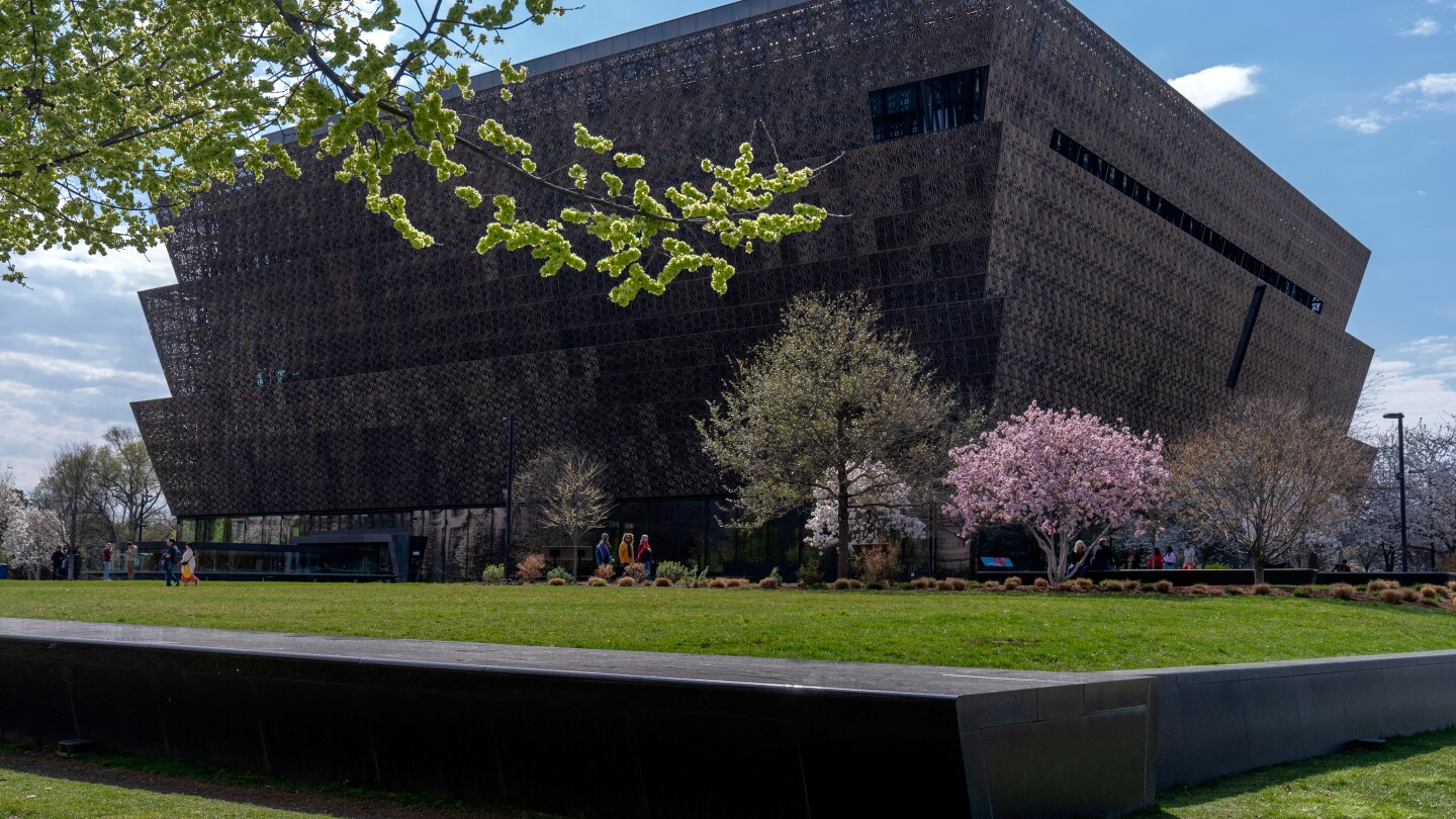 Historians rip Trump attacks on the 'Black Smithsonian'