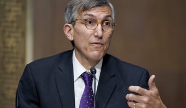 Top vaccine official resigns from FDA and criticizes RFK Jr.