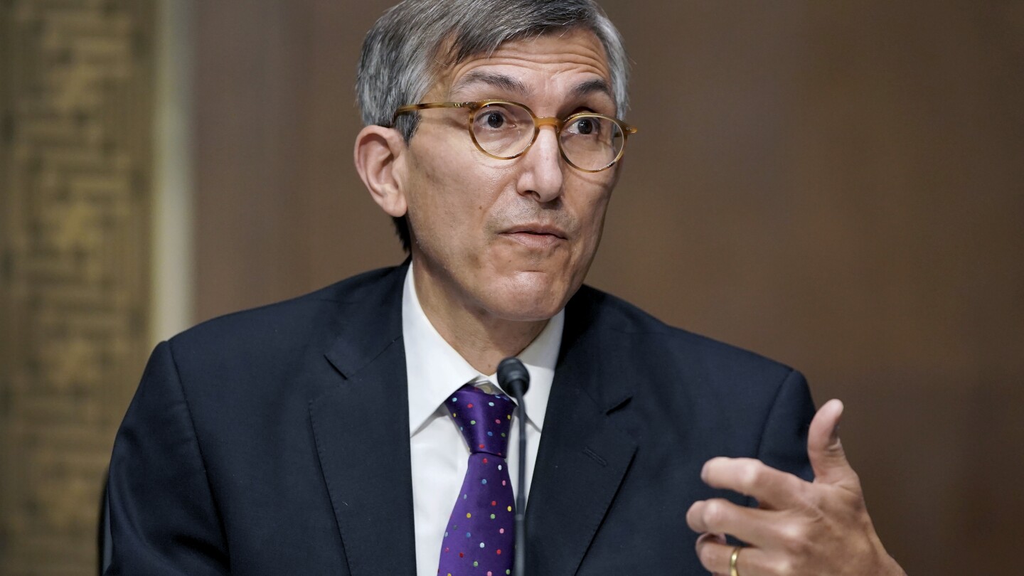 Top vaccine official resigns from FDA and criticizes RFK Jr.