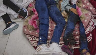 Eid al-Fitr: Palestinians in Gaza somberly mark Muslim holiday