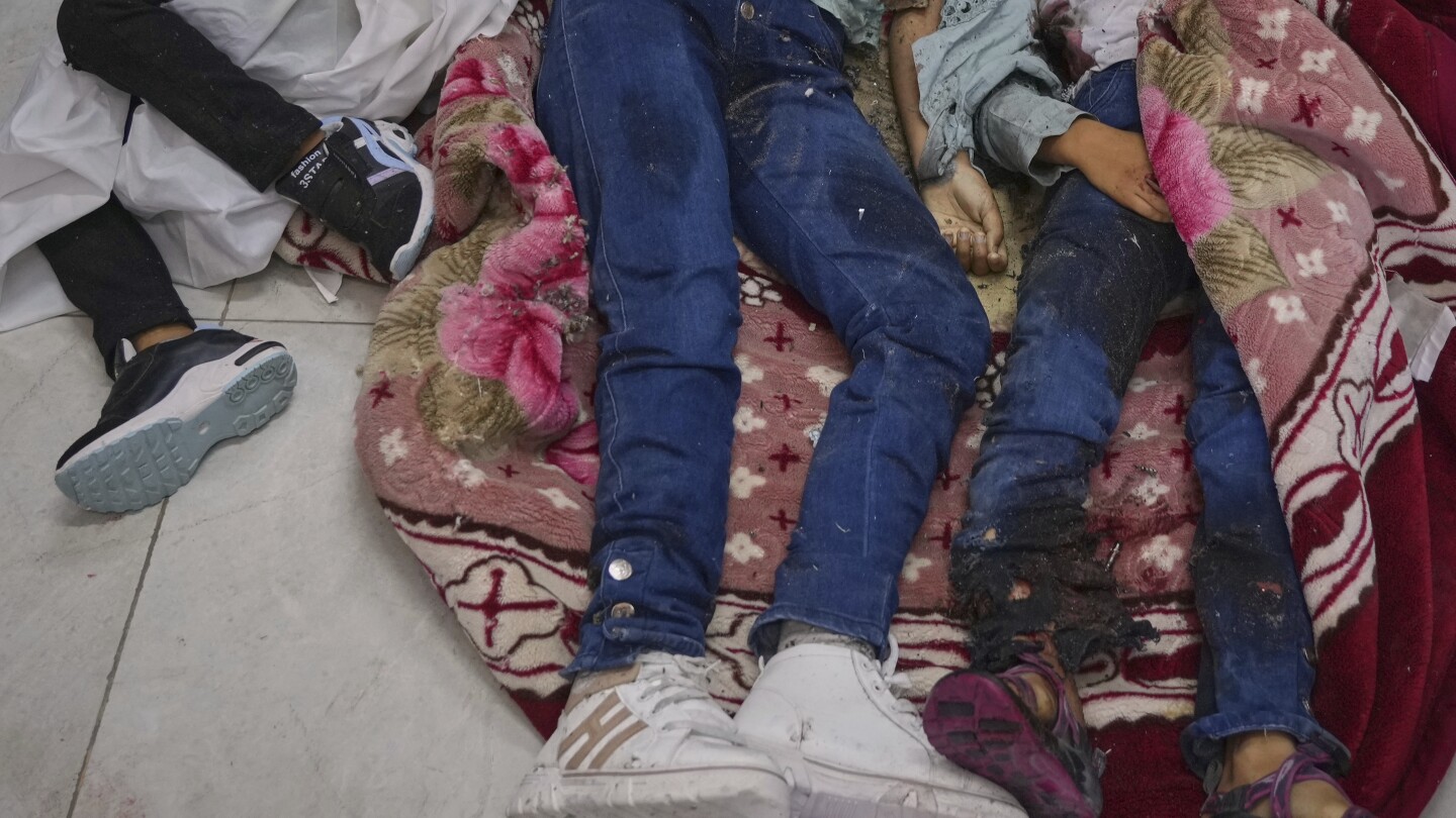 Eid al-Fitr: Palestinians in Gaza somberly mark Muslim holiday