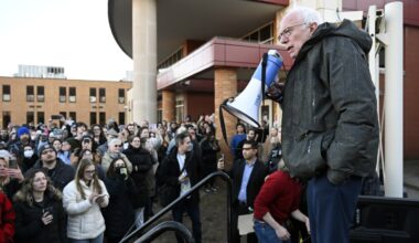 Bernie Sanders takes leadership of the anti-Trump resistance