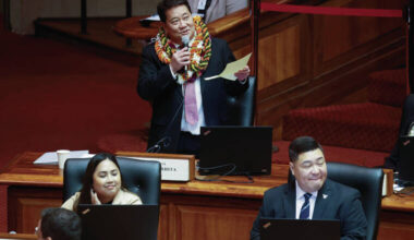 On Politics: Agree to agree that fed chaos will hurt isle economy