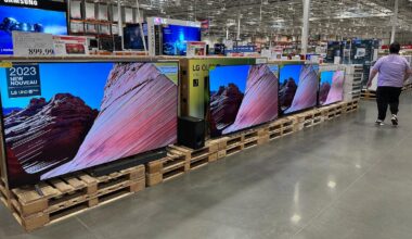 US shoppers modestly increased spending last month as concerns rise about economy