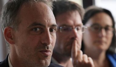 Au PS, l’opposition à Faure veut une nouvelle union de la gauche (avec Glucksmann)