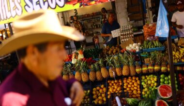 As Mexico's economy weakens, some see a recession as unavoidable