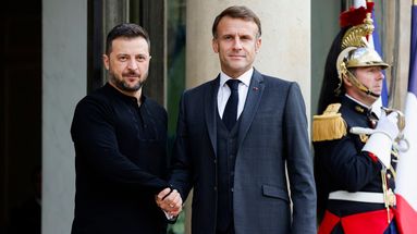 Il reçoit Volodymyr Zelensky à Paris : Emmanuel Macron, meilleur allié du président ukrainien ?