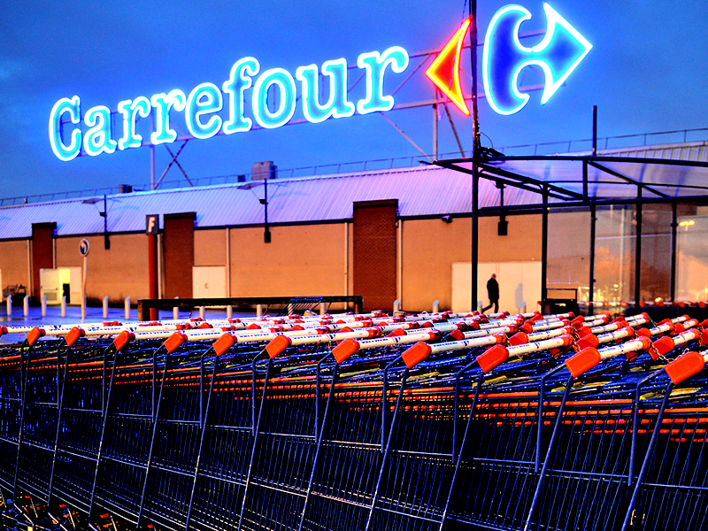 Carrefour rechemă de urgenţă 12 produse din 300 de magazine din România