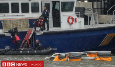 Mueren 5 miembros de una familia española y el piloto al estrellarse un helicóptero en el río Hudson de Nueva York