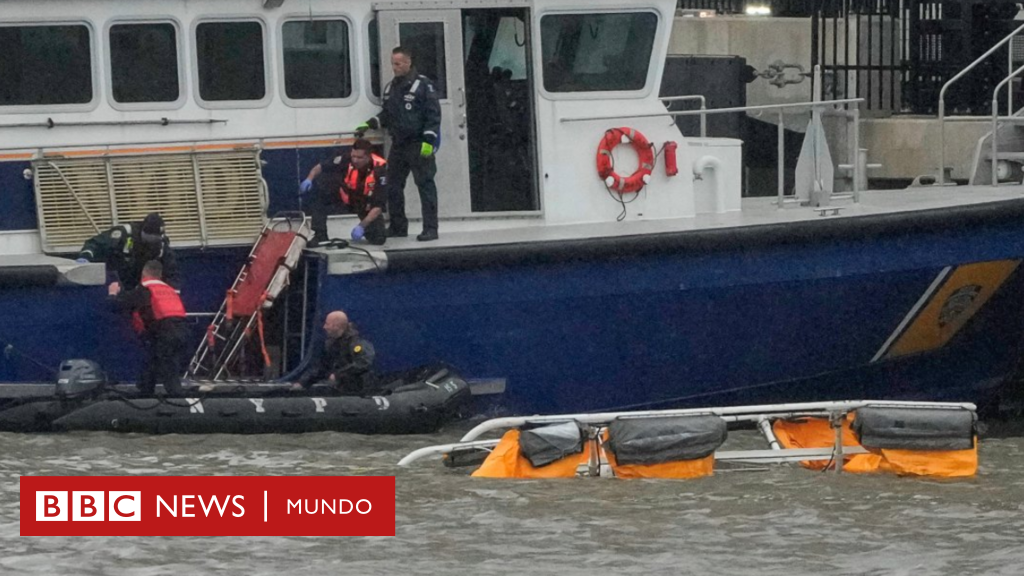 Mueren 5 miembros de una familia española y el piloto al estrellarse un helicóptero en el río Hudson de Nueva York