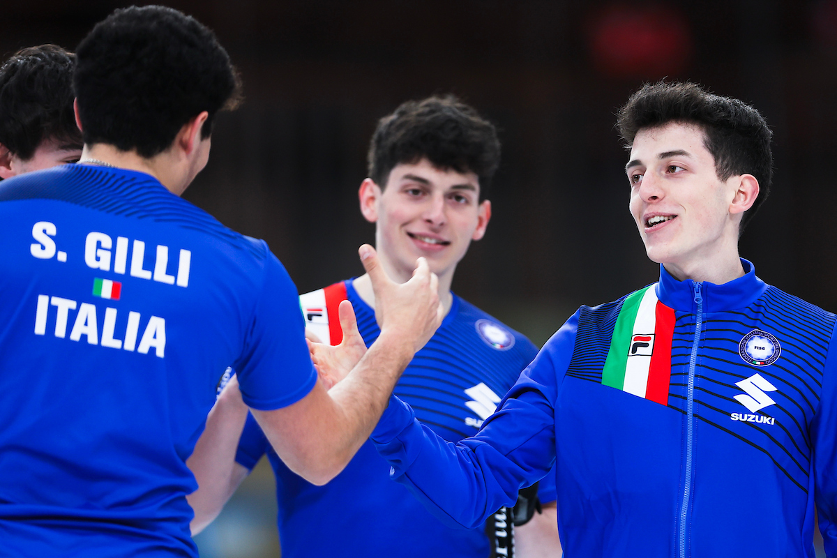 Italy beat leaders Denmark on day two