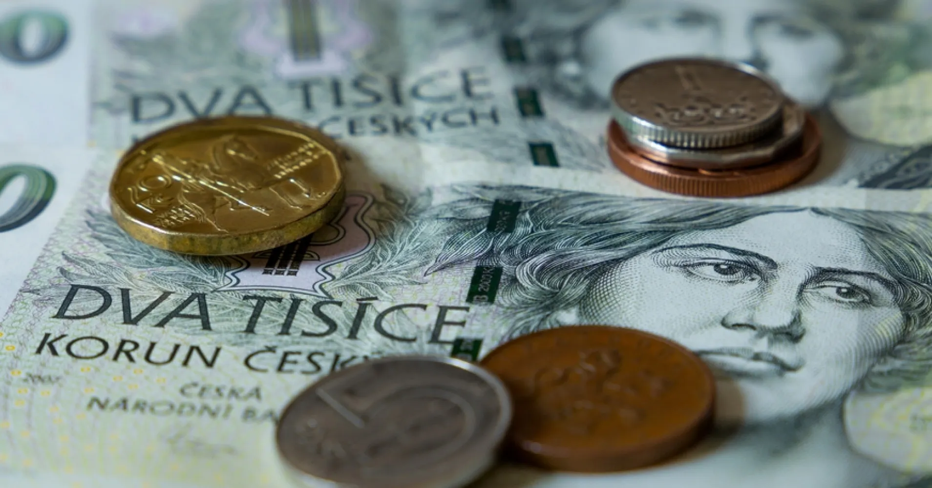 Česko, úřednický ráj. Manažeři berou statisíce měsíčně, přidávání z vyjedeného rozpočtu ještě nekončí