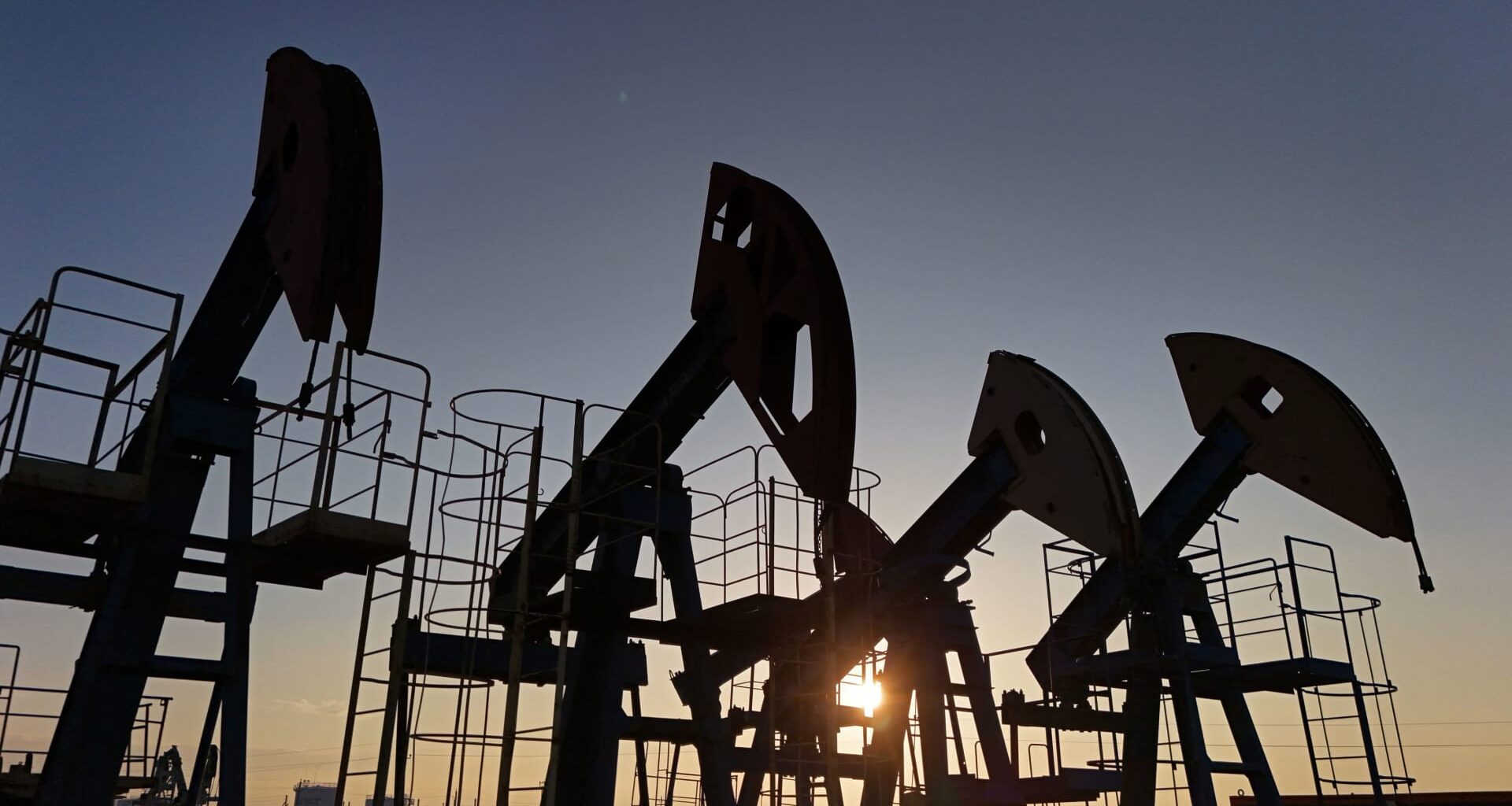U.S. crude oil falls below $60 a barrel to lowest since 2021 on tariff-fueled recession fears