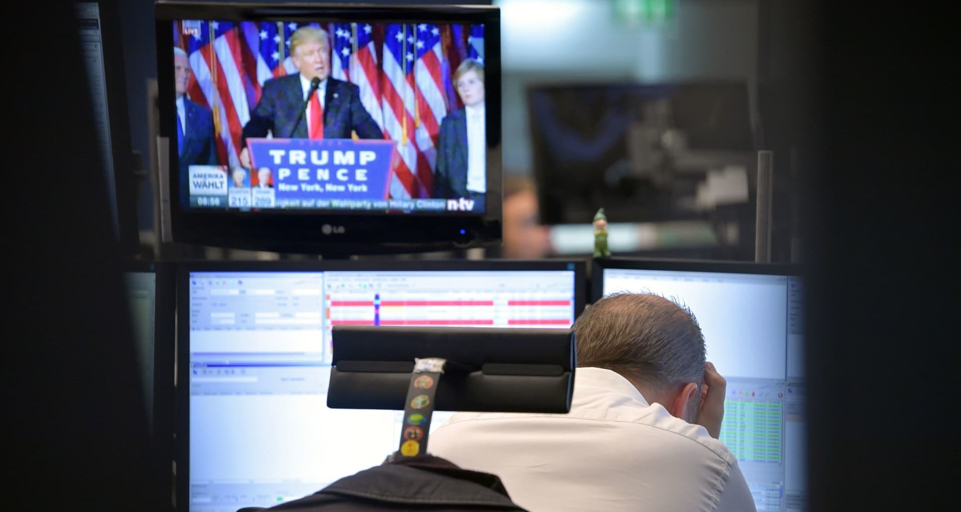 Live news, stocks, tariffs, economy