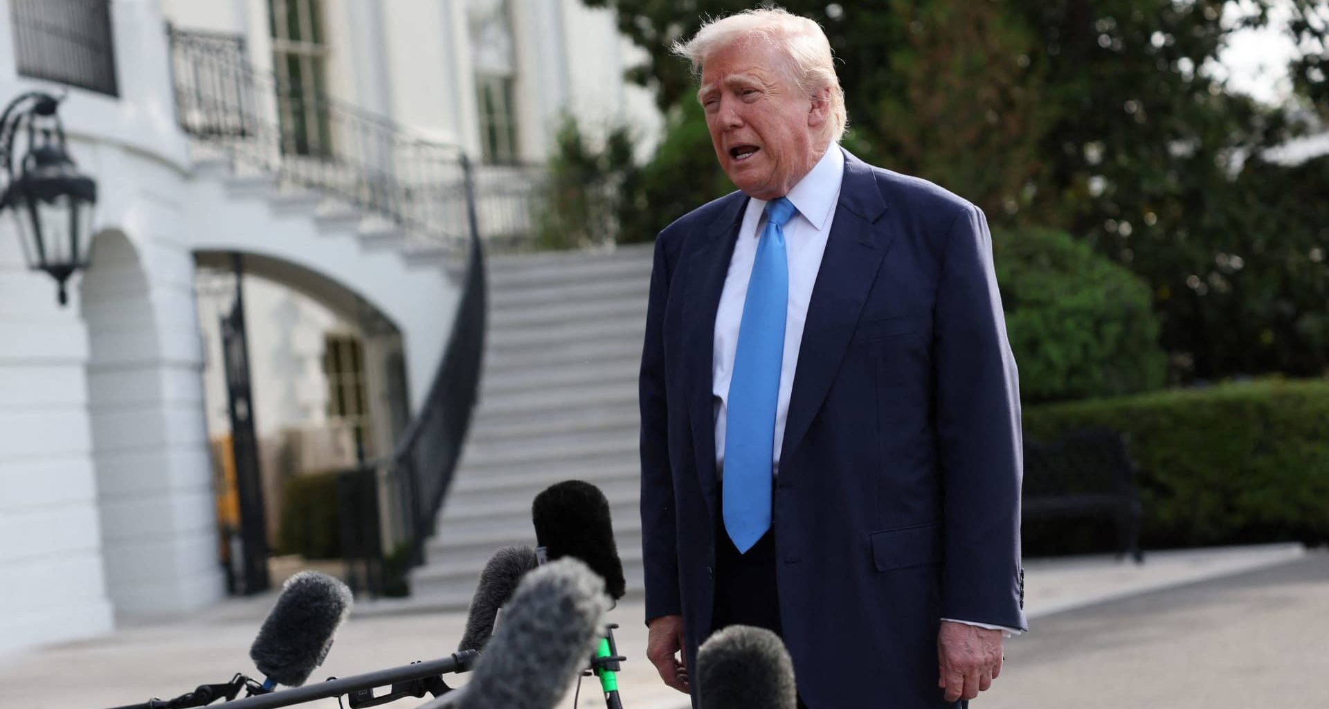 Trump's approval rating drops; voters have doubts on economy: Polls