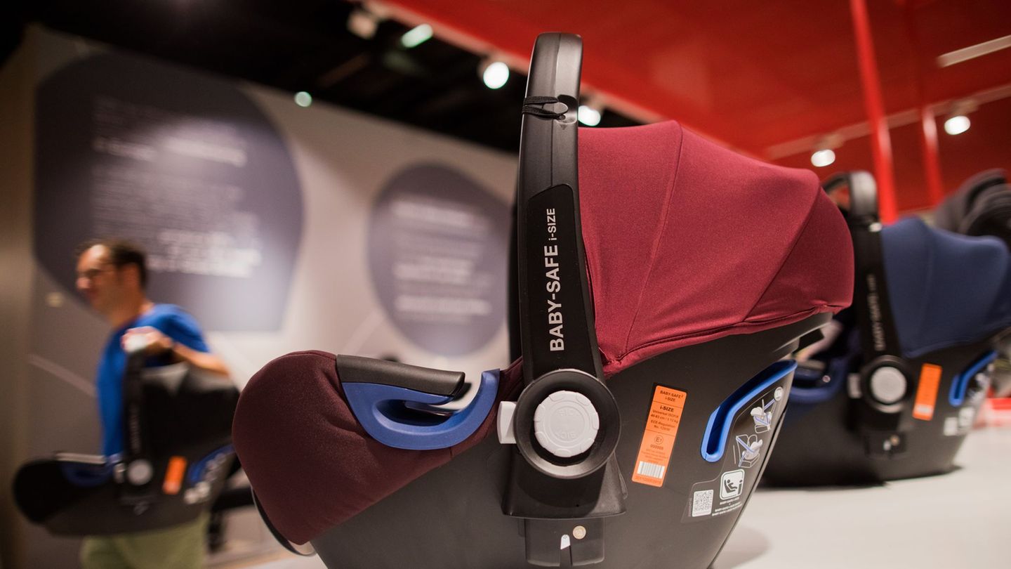 Der Kindersitzhersteller Britax Römer will die Produktion komplett nach Asien verlagern. In Bayern fallen dadurch mehr als 200 J