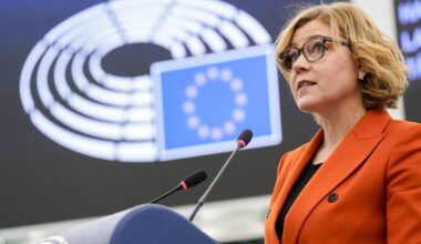 EU Commission presents plans to boost AI uptake, protect critical sectors
