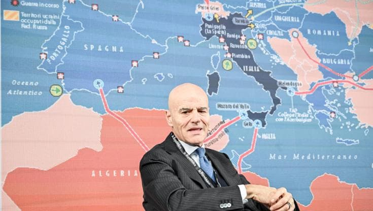 18/03/2025 Milano, UNIVERSITA BOCCONI - Foyer Aula Magna.
AFFARI & FINANZA L EUROPA A UN BIVIO, TRA CINA E STATI UNITI NELL ERA DI TRUMP.
Le nuove mappe geopolitiche

CLAUDIO DESCALZI, chief executive officer Eni
