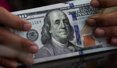 US Dollar Keeps Falling as Trump’s Tariffs Rattle Investors