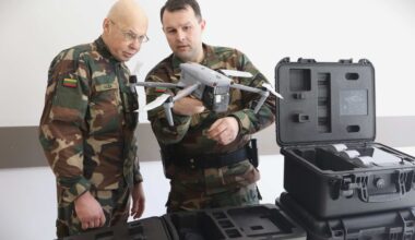 Šaulių sąjungai nupirkti dronai „Kovas T“ stebėtinai panašūs į kinų gamintojo bepilotį