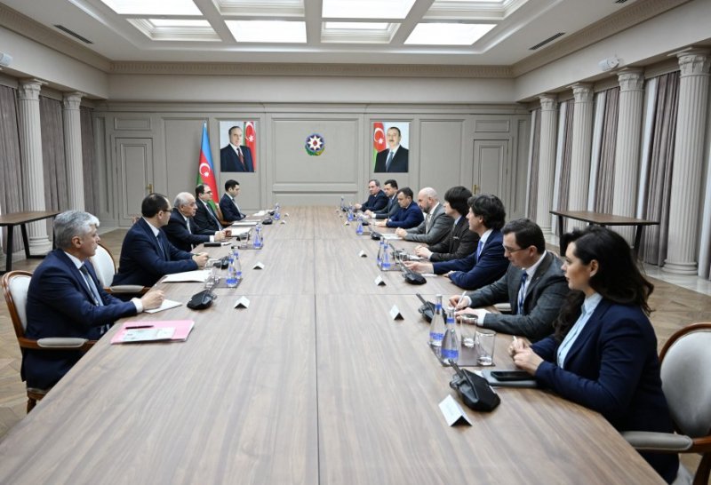 Azerbaijani PM holds talks with Moldovan Deputy PM