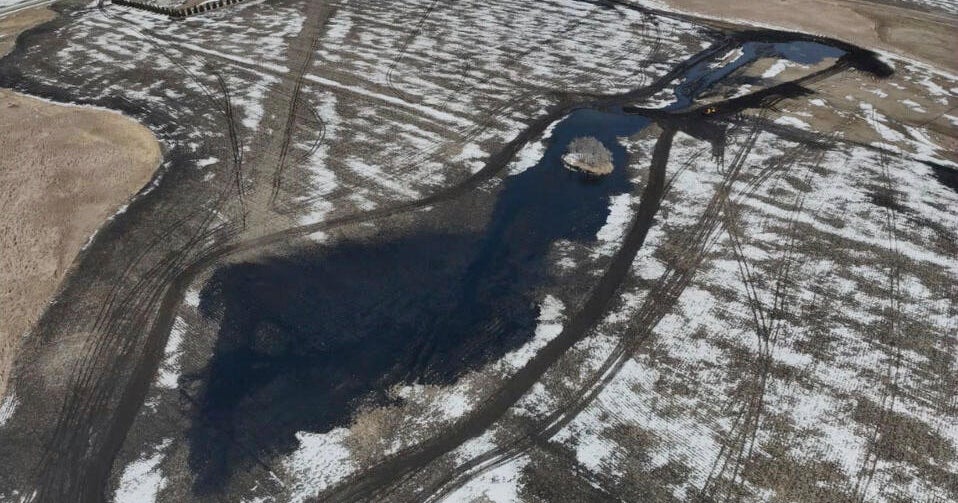 Cleanup efforts underway after Keystone Pipeline spills estimated 3,500 barrels of crude oil