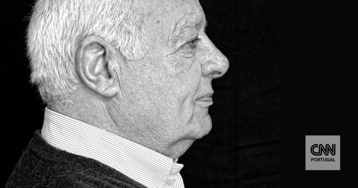 Morreu Carlos Matos Gomes, capitão de Abril. "Partiu sereno e com músicas de Abril"