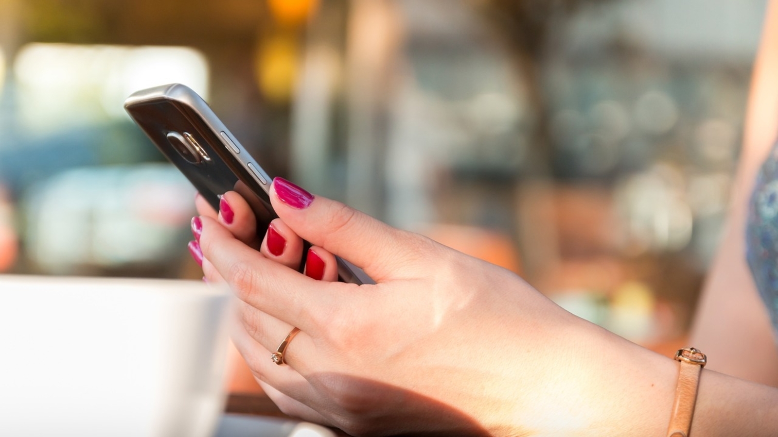 T-Mobile settles 2021 data breach case, affected customers could get up to $25,000; check if you are eligible
