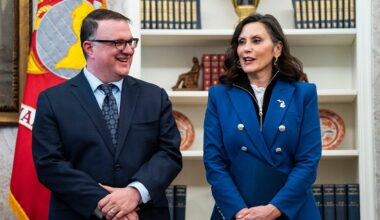 Whitmer shields face with folder during Trump Oval Office meeting