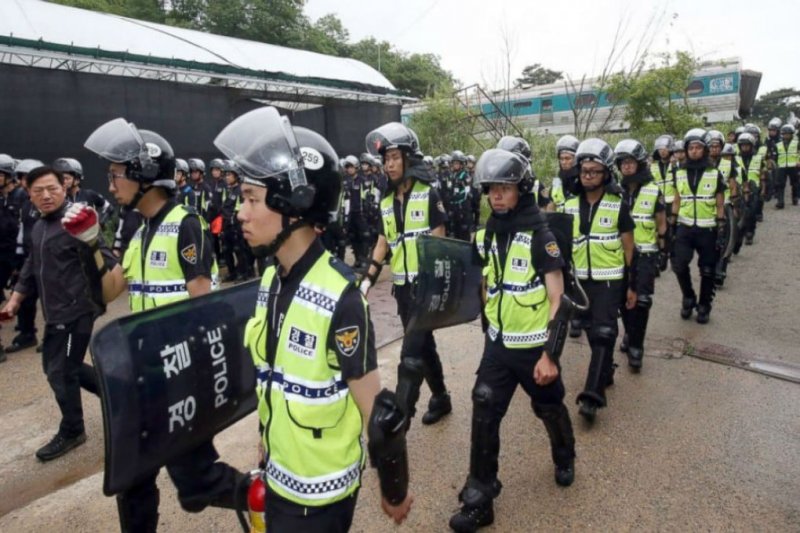 S. Korea police raid presidential office over alleged obstruction in warrant execution
