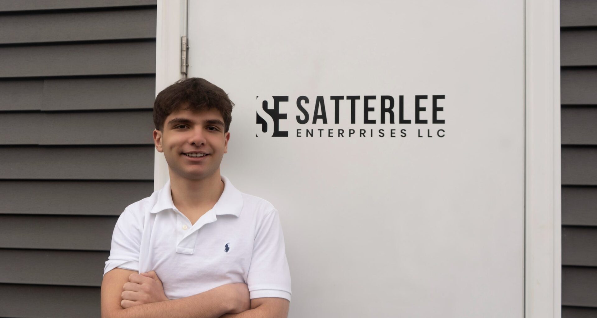 How a 17-Year-Old Student's Side Hustle Makes $20k a Month