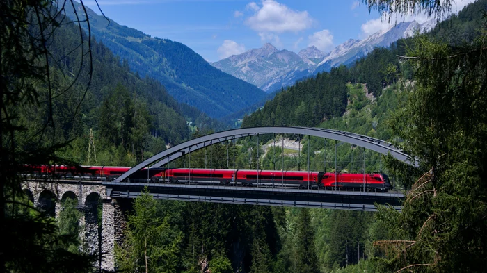 Unul dintre trenurile de lux cu care vor merge turiștii FOTO Adventures by Train