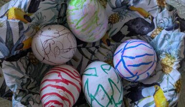 Ganz liebe Ostergrüße von meinem Opa, er hat für eure Belustigung mal wieder Eier bemalt