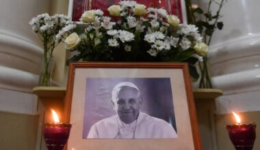 World reacts after Pope Francis dies