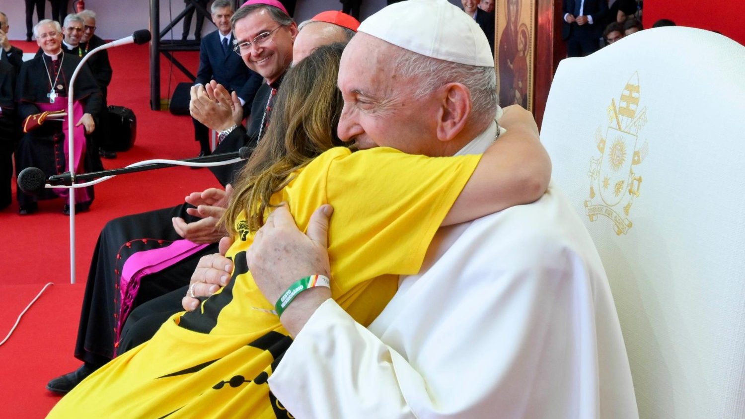 The Pope of the People: Francis, a shepherd with the smell of the sheep