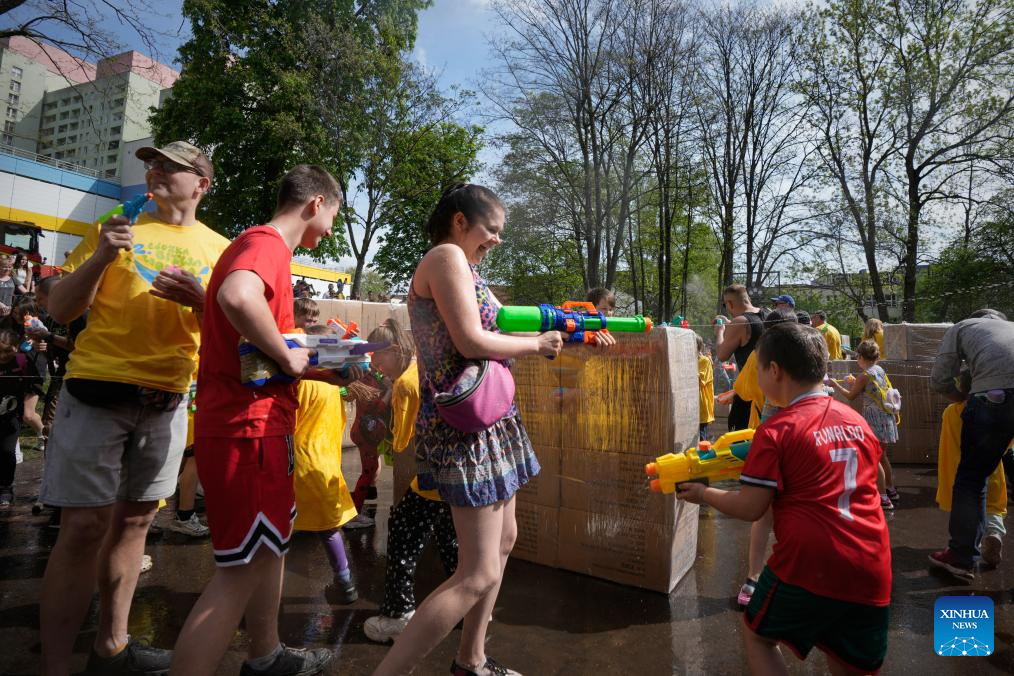 People enjoy water fights during Wet Monday in Poland-Xinhua