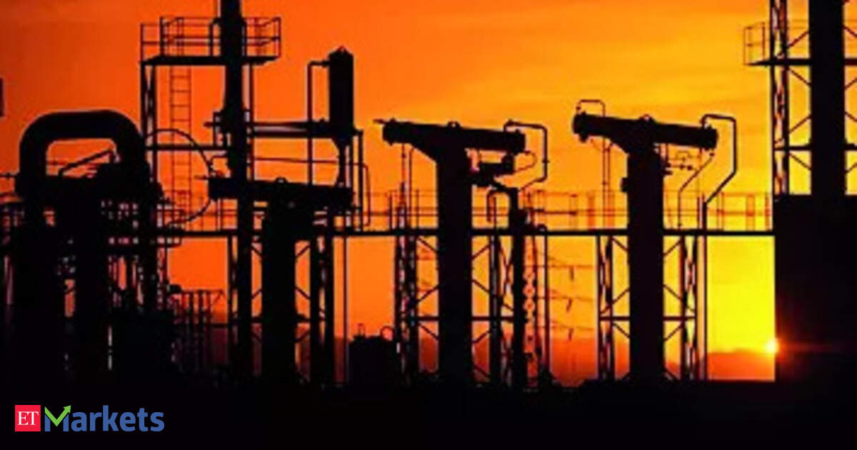 Oil prices climb on short-covering, but tariff concerns linger